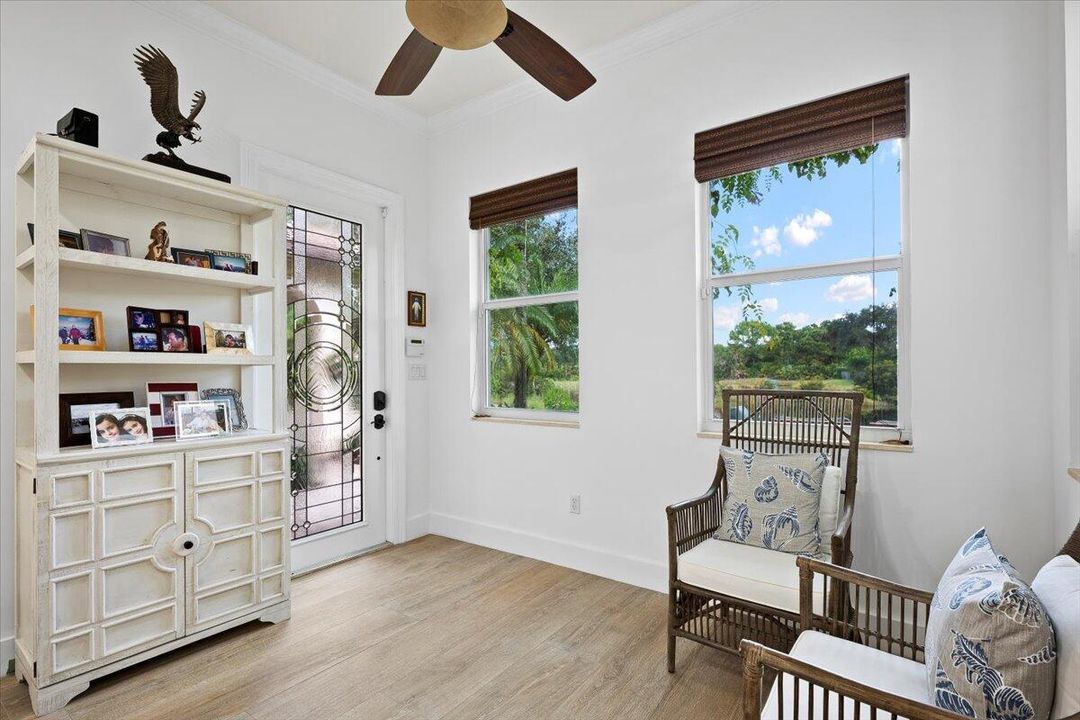 合同活跃: $1,450,000 (3 贝兹, 2 浴室, 2475 平方英尺)