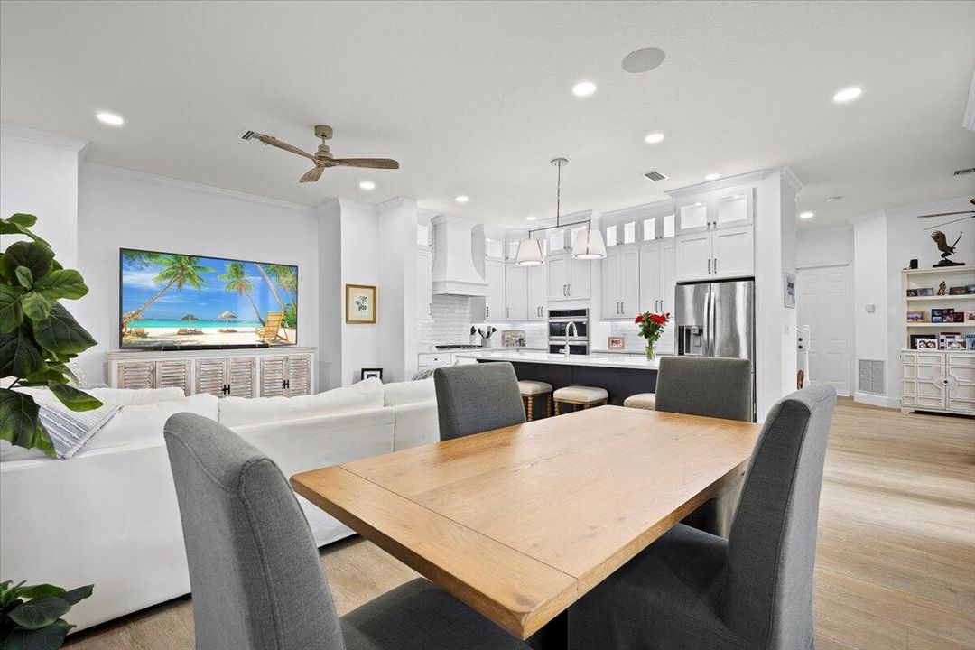 合同活跃: $1,450,000 (3 贝兹, 2 浴室, 2475 平方英尺)