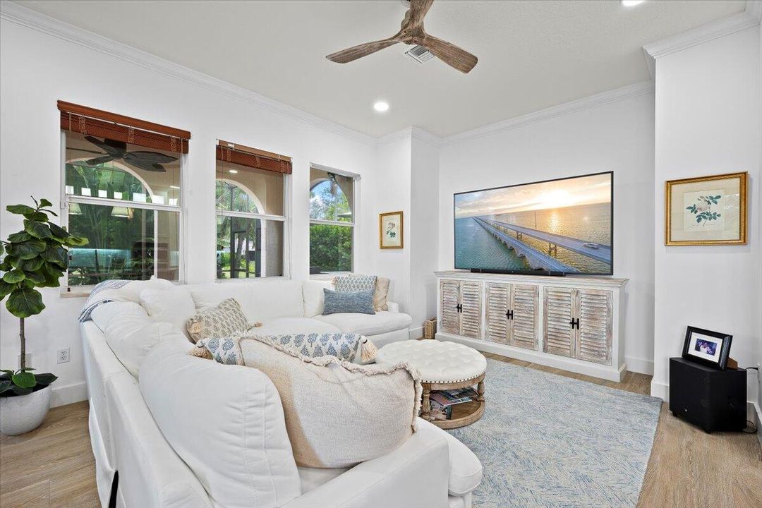 合同活跃: $1,450,000 (3 贝兹, 2 浴室, 2475 平方英尺)