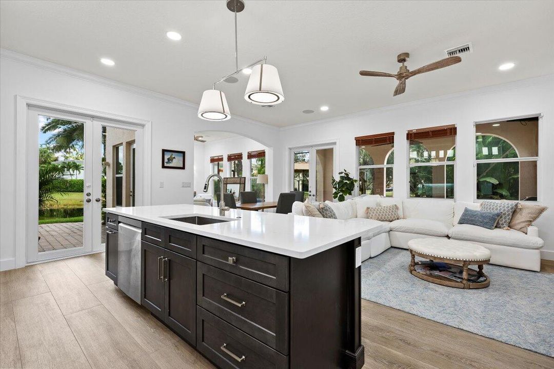 合同活跃: $1,450,000 (3 贝兹, 2 浴室, 2475 平方英尺)