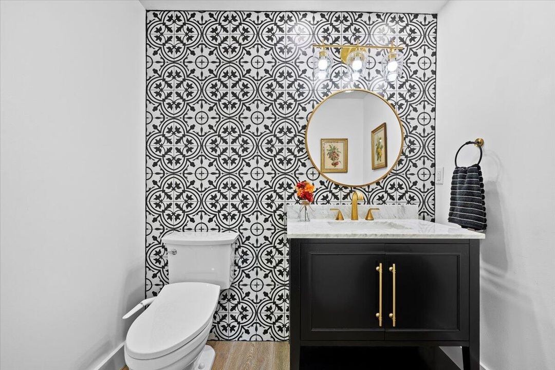 合同活跃: $1,450,000 (3 贝兹, 2 浴室, 2475 平方英尺)