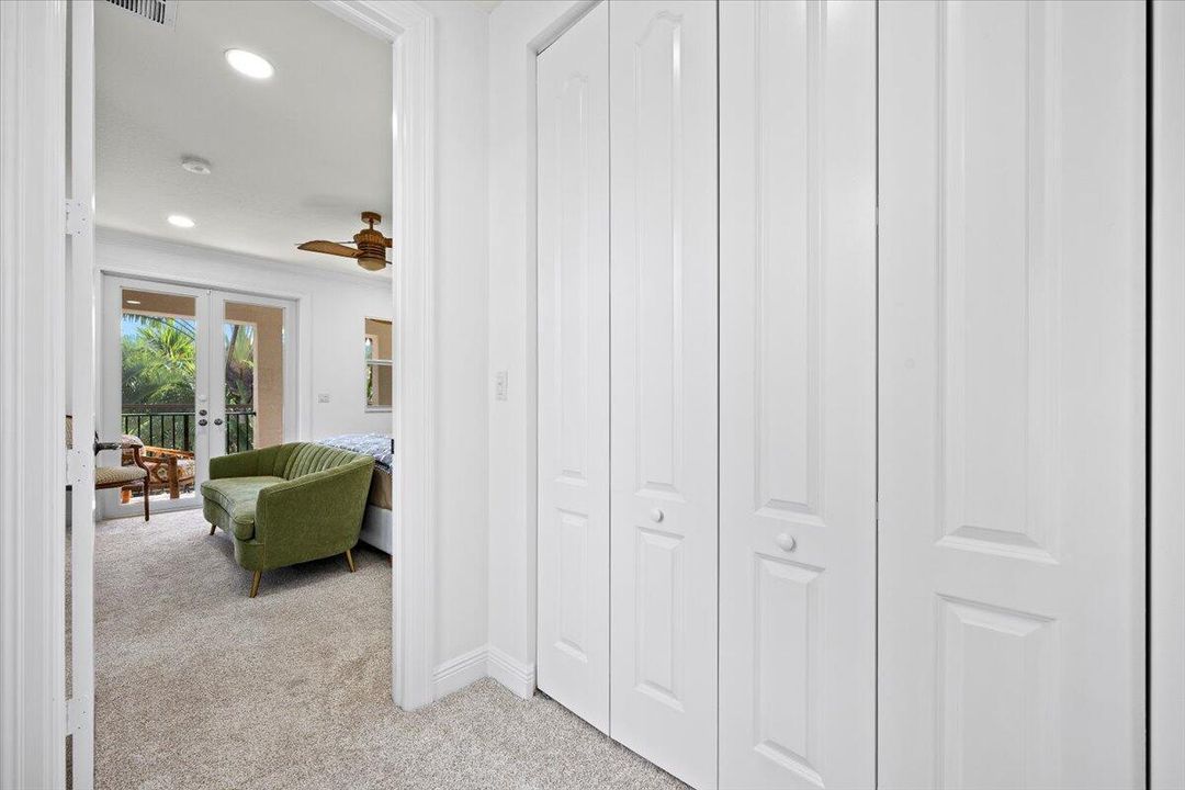 合同活跃: $1,450,000 (3 贝兹, 2 浴室, 2475 平方英尺)