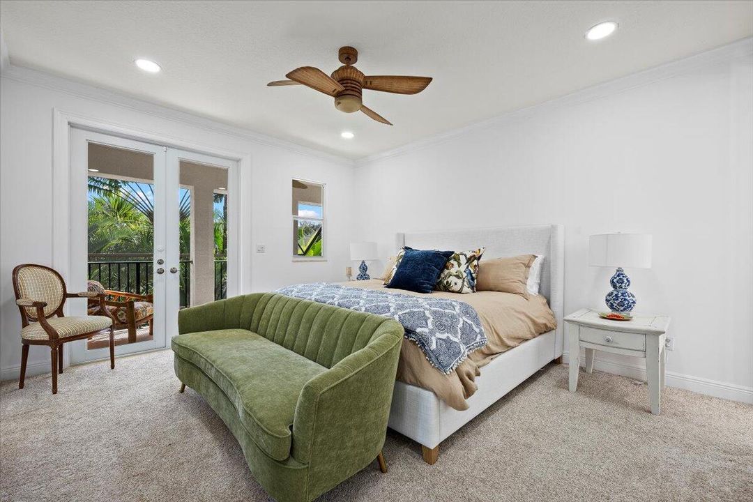 合同活跃: $1,450,000 (3 贝兹, 2 浴室, 2475 平方英尺)