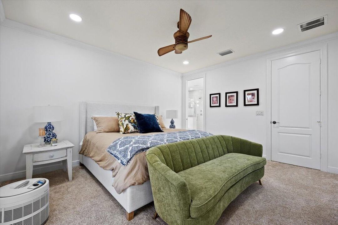 合同活跃: $1,450,000 (3 贝兹, 2 浴室, 2475 平方英尺)