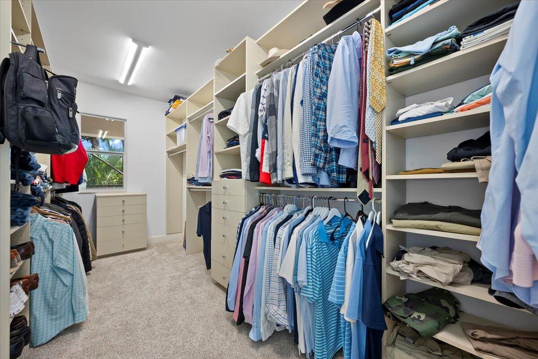 合同活跃: $1,450,000 (3 贝兹, 2 浴室, 2475 平方英尺)