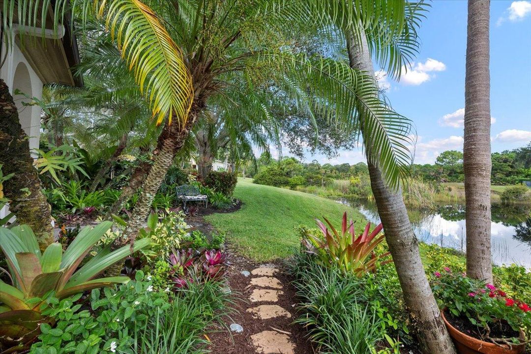 合同活跃: $1,450,000 (3 贝兹, 2 浴室, 2475 平方英尺)