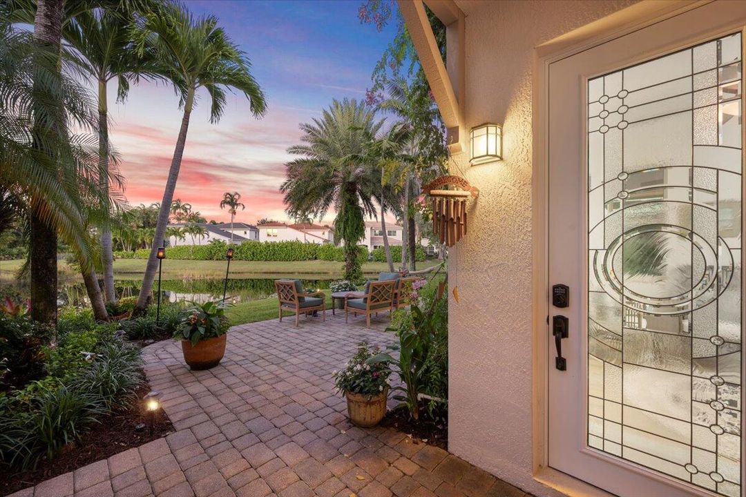 合同活跃: $1,450,000 (3 贝兹, 2 浴室, 2475 平方英尺)