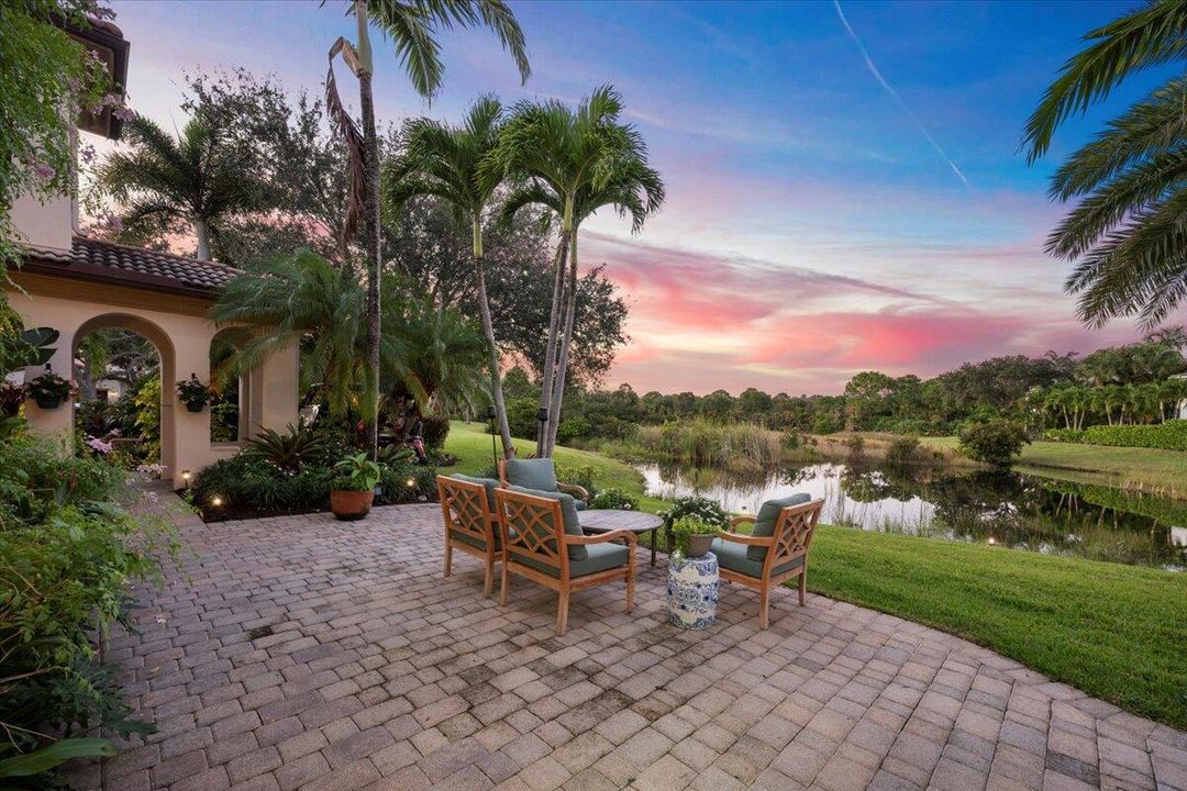 合同活跃: $1,450,000 (3 贝兹, 2 浴室, 2475 平方英尺)