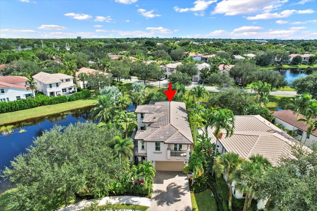 合同活跃: $1,450,000 (3 贝兹, 2 浴室, 2475 平方英尺)