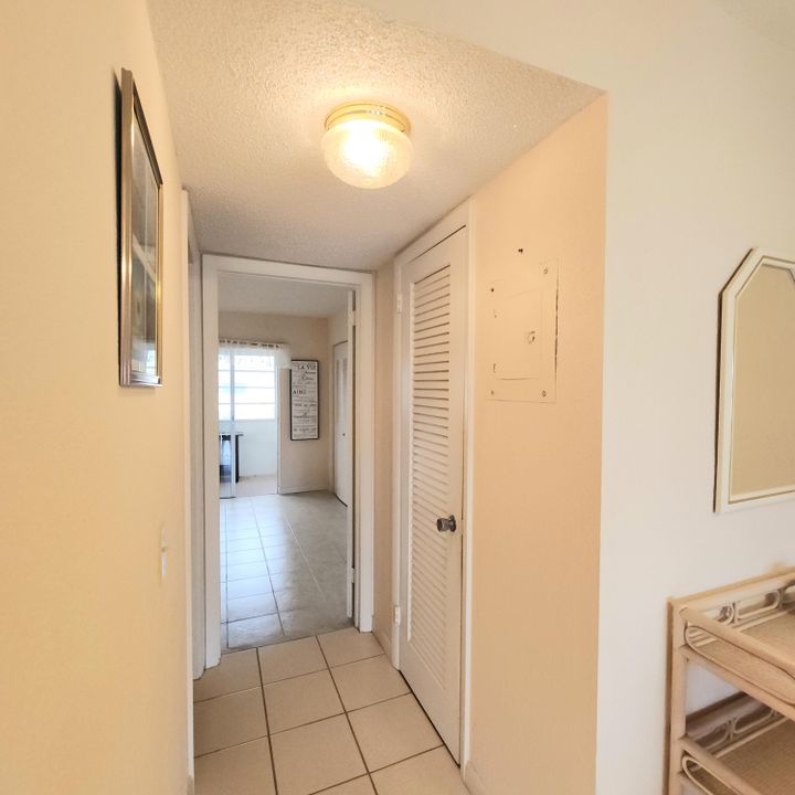 For Sale: $60,000 (1 beds, 1 baths, 570 Square Feet)