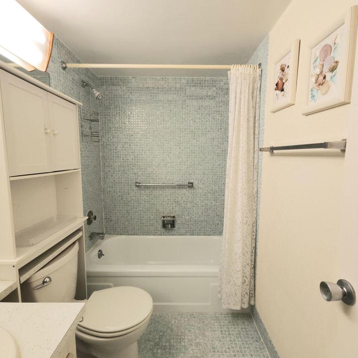 For Sale: $60,000 (1 beds, 1 baths, 570 Square Feet)