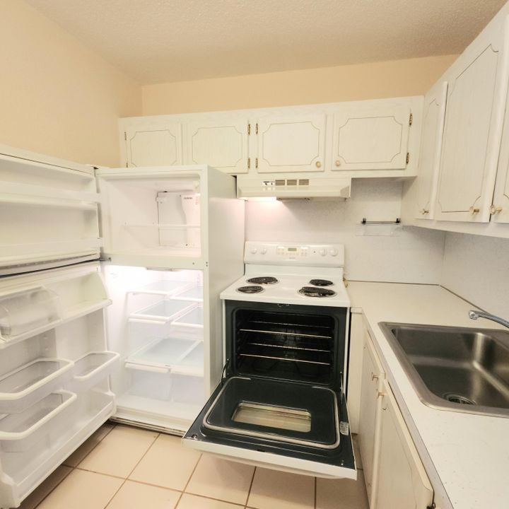 For Sale: $60,000 (1 beds, 1 baths, 570 Square Feet)