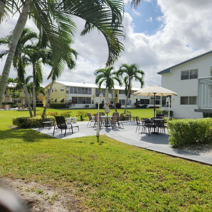 For Sale: $60,000 (1 beds, 1 baths, 570 Square Feet)