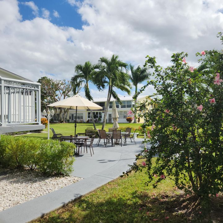 For Sale: $60,000 (1 beds, 1 baths, 570 Square Feet)