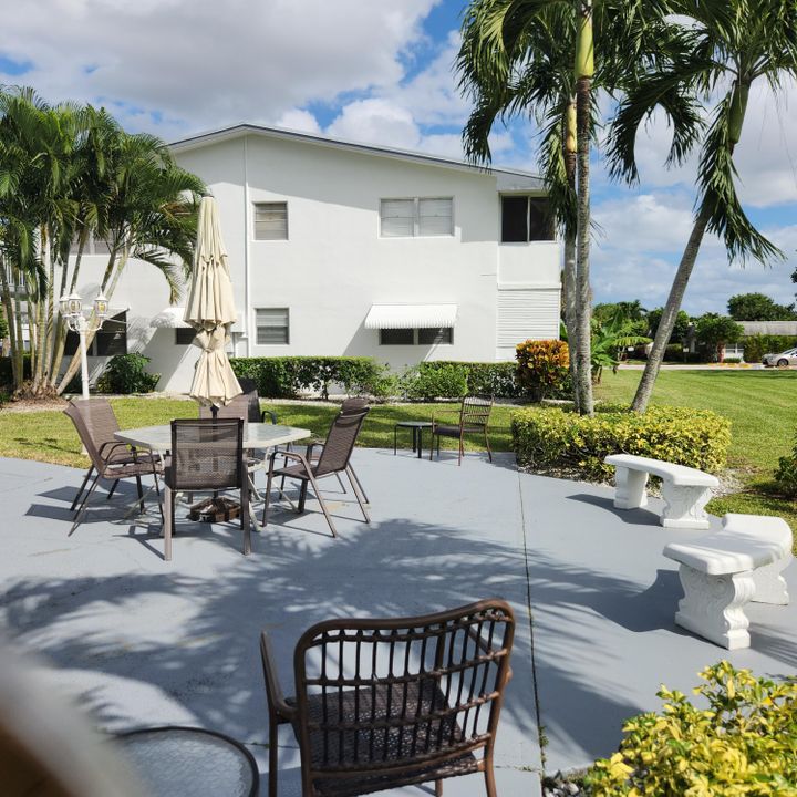 For Sale: $60,000 (1 beds, 1 baths, 570 Square Feet)