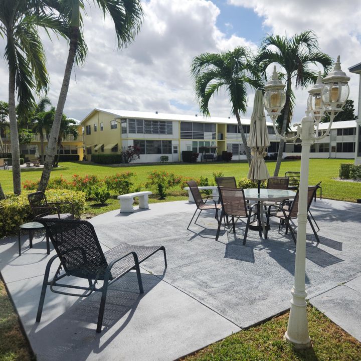 For Sale: $60,000 (1 beds, 1 baths, 570 Square Feet)