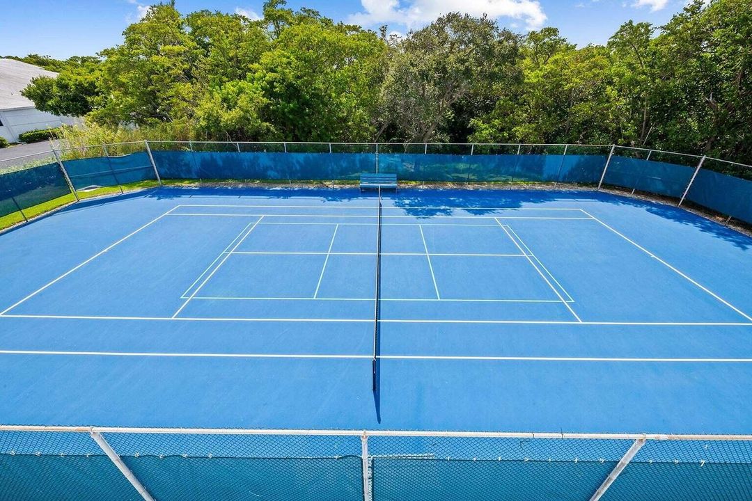 For Sale: $1,750,000 (3 beds, 2 baths, 1830 Square Feet)