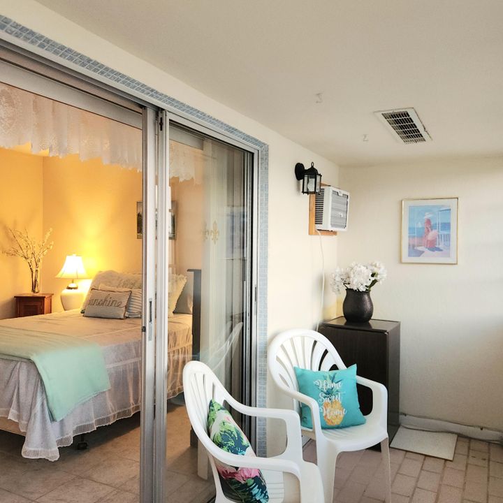 For Sale: $60,000 (1 beds, 1 baths, 570 Square Feet)