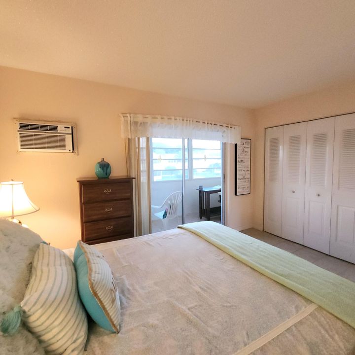 For Sale: $60,000 (1 beds, 1 baths, 570 Square Feet)