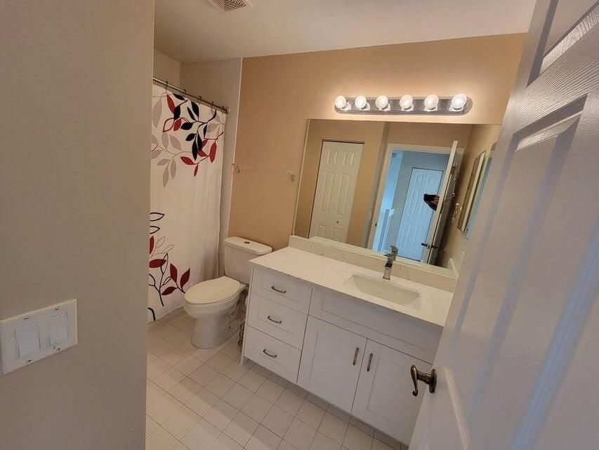 合同活跃: $3,500 (3 贝兹, 2 浴室, 1872 平方英尺)