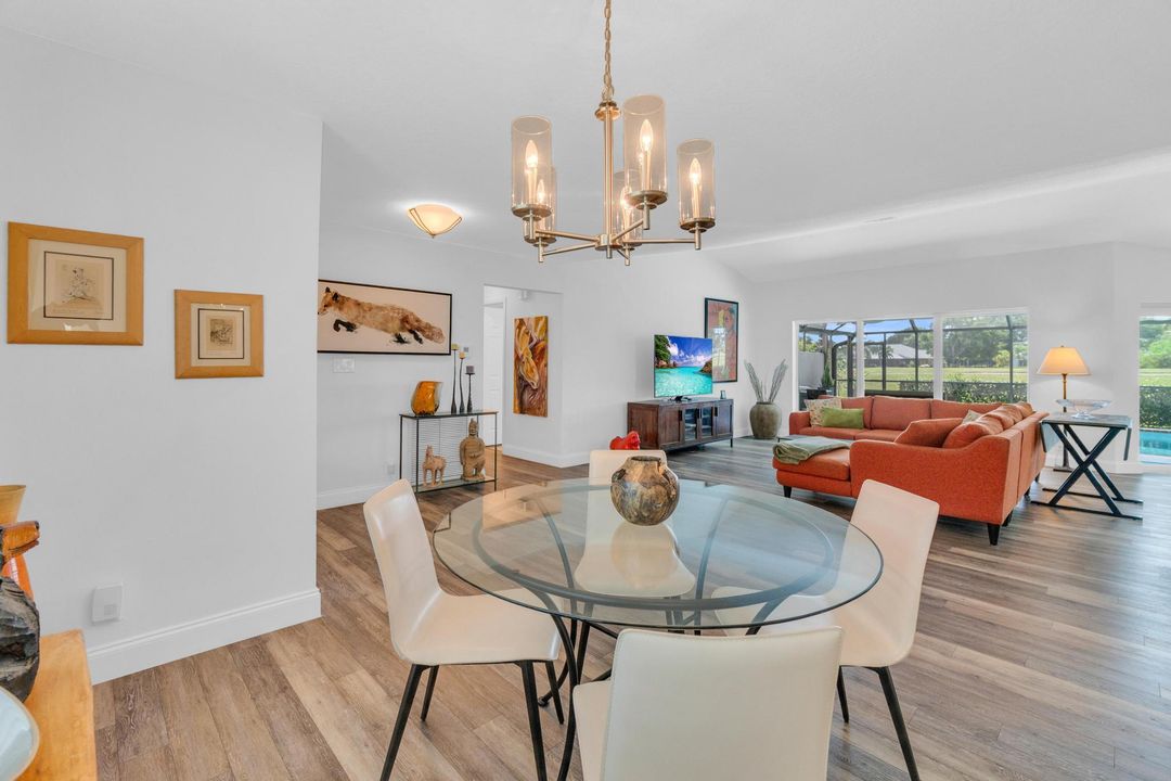 合同活跃: $799,950 (3 贝兹, 3 浴室, 2248 平方英尺)