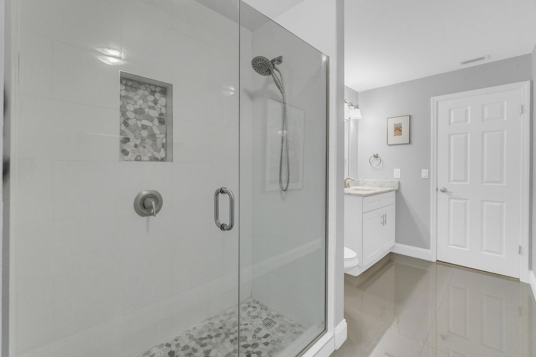 合同活跃: $799,950 (3 贝兹, 3 浴室, 2248 平方英尺)