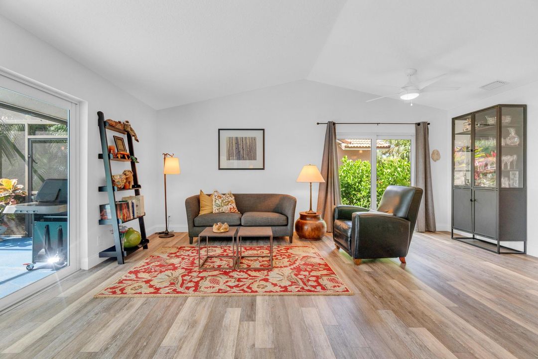 合同活跃: $799,950 (3 贝兹, 3 浴室, 2248 平方英尺)