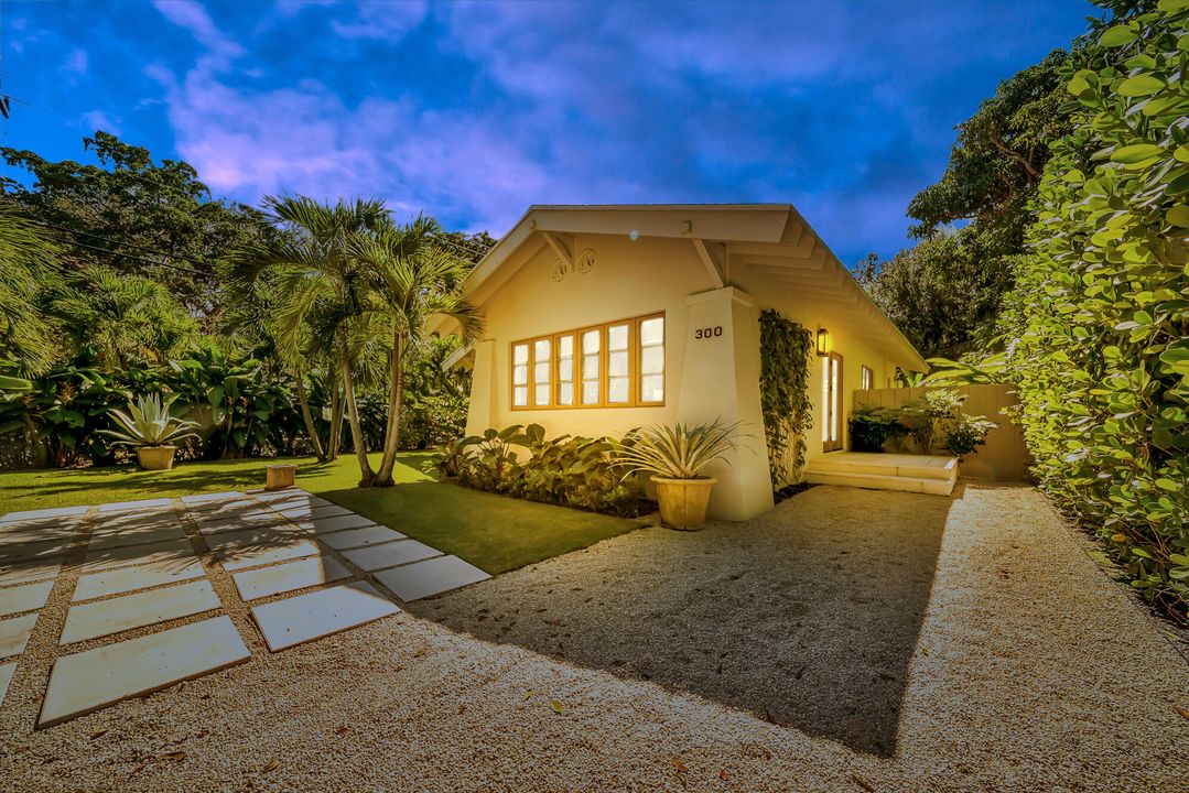 For Sale: $3,300,000 (2 beds, 2 baths, 1757 Square Feet)