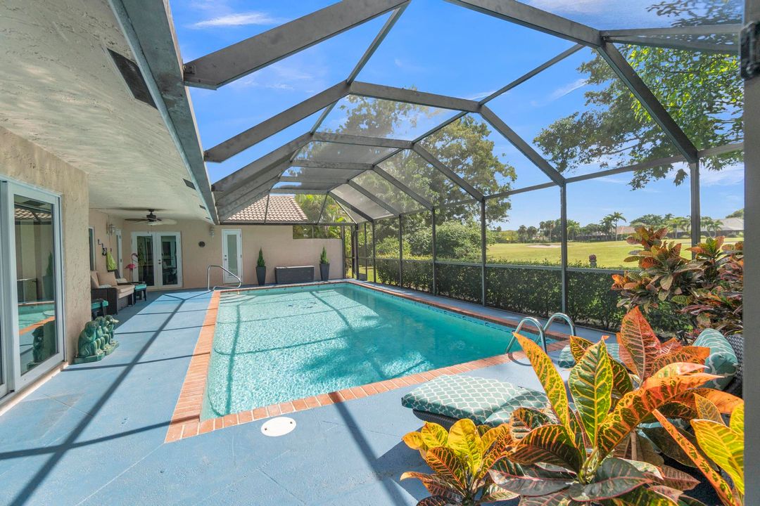 合同活跃: $799,950 (3 贝兹, 3 浴室, 2248 平方英尺)