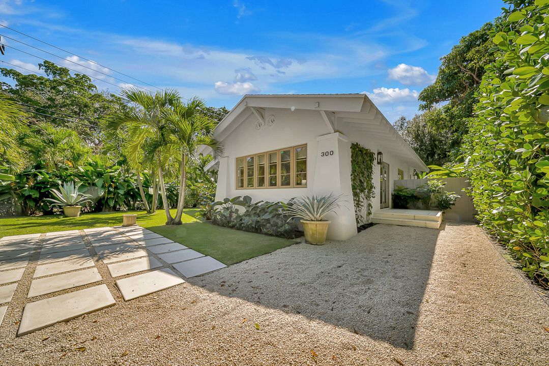 For Sale: $3,300,000 (2 beds, 2 baths, 1757 Square Feet)