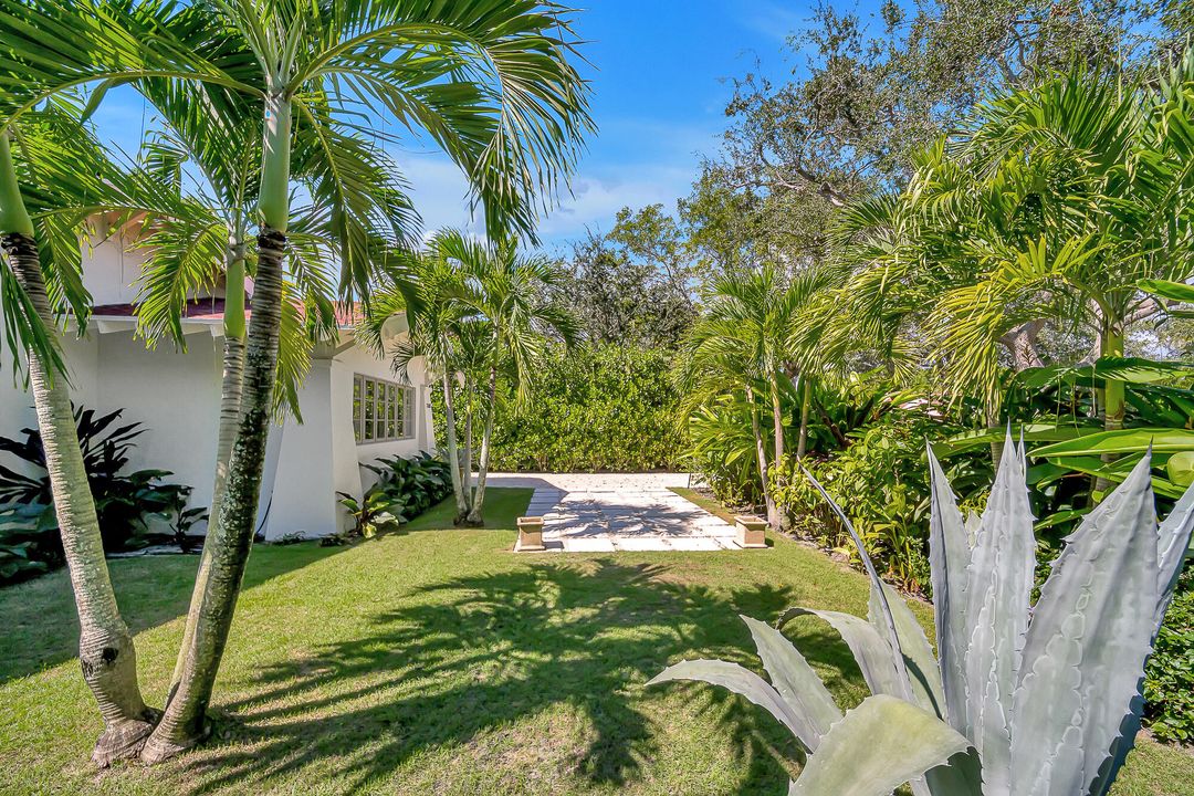 For Sale: $3,300,000 (2 beds, 2 baths, 1757 Square Feet)