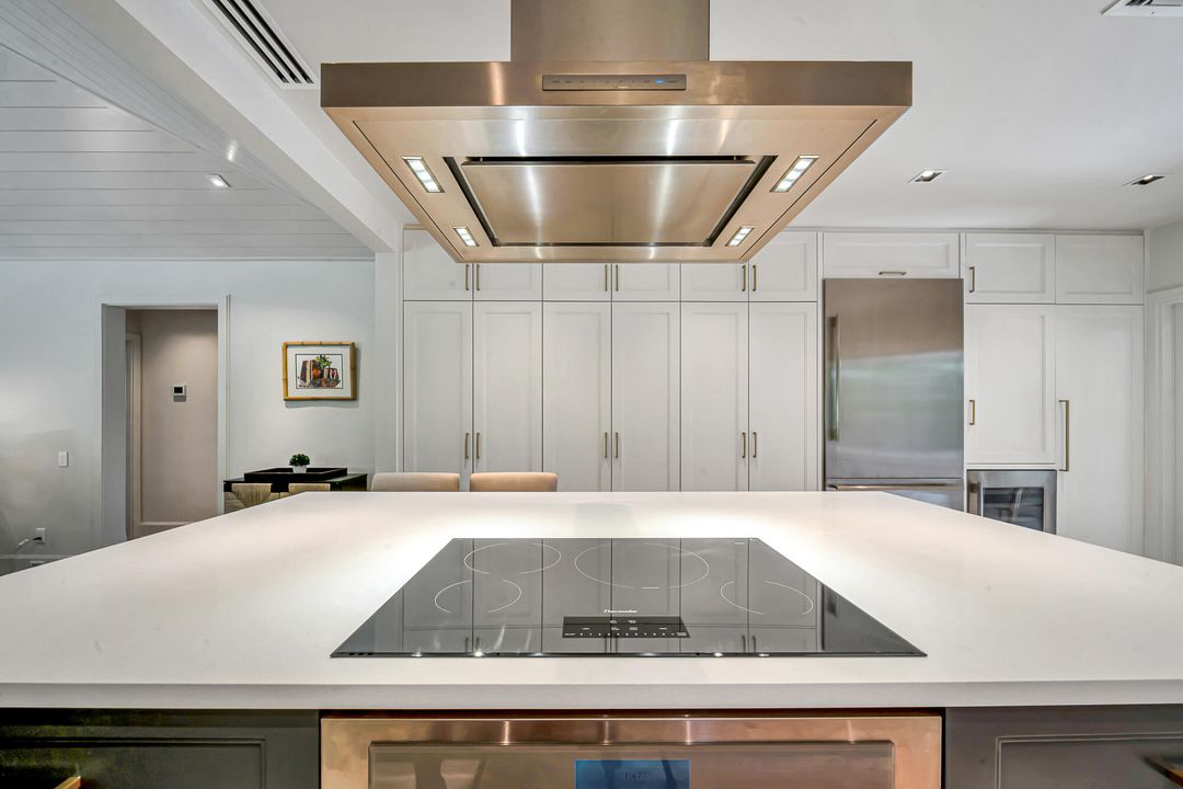 For Sale: $3,300,000 (2 beds, 2 baths, 1757 Square Feet)