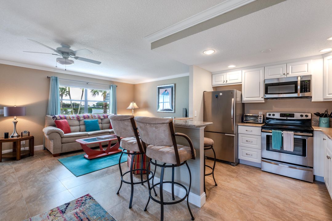 Под контрактом: $1,800 (1 спален, 1 ванн, 720 Квадратных фут)