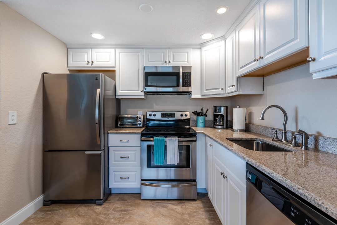 Под контрактом: $1,800 (1 спален, 1 ванн, 720 Квадратных фут)