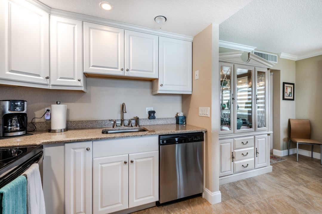 Под контрактом: $1,800 (1 спален, 1 ванн, 720 Квадратных фут)