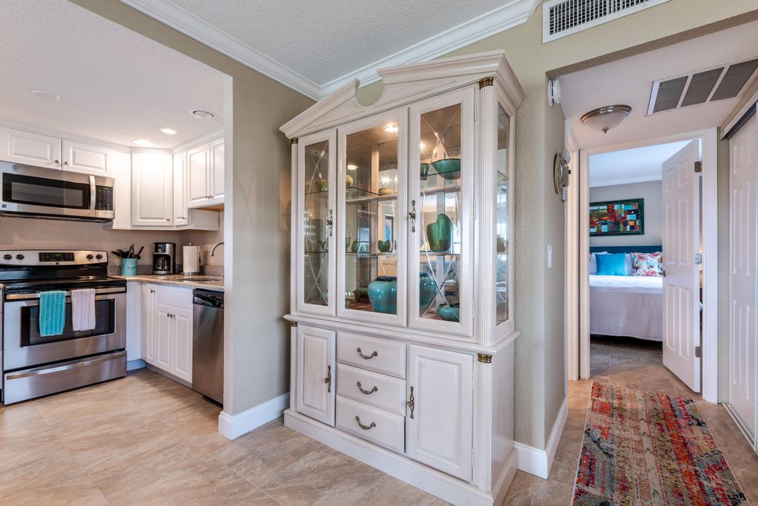 Под контрактом: $1,800 (1 спален, 1 ванн, 720 Квадратных фут)