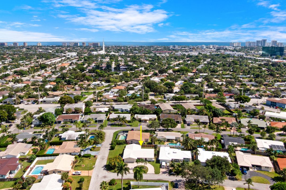 合同活跃: $809,000 (4 贝兹, 3 浴室, 1854 平方英尺)