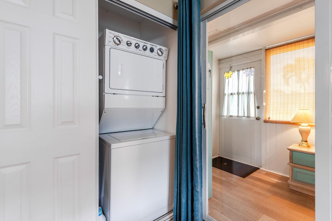 Под контрактом: $1,800 (1 спален, 1 ванн, 720 Квадратных фут)