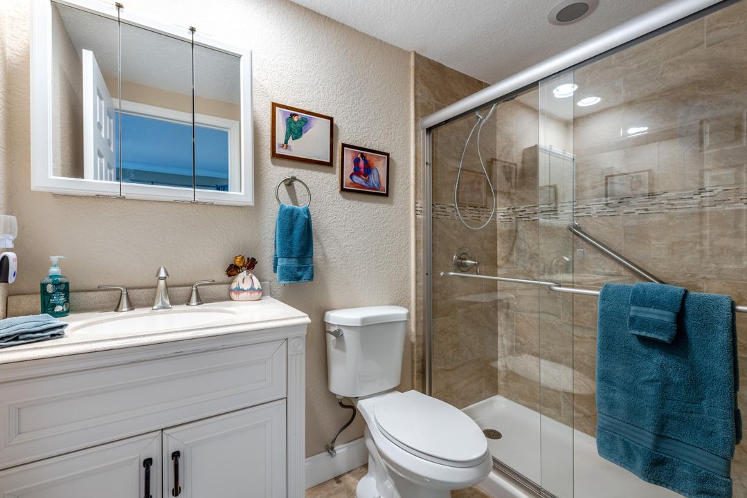 Под контрактом: $1,800 (1 спален, 1 ванн, 720 Квадратных фут)