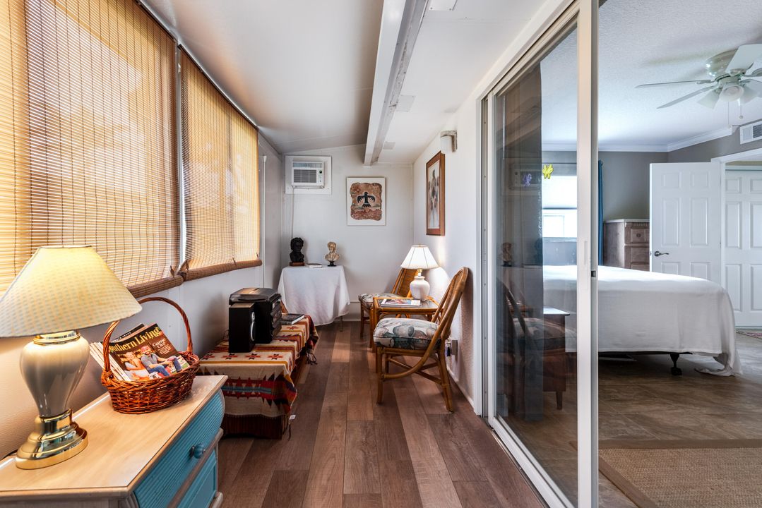 Под контрактом: $1,800 (1 спален, 1 ванн, 720 Квадратных фут)