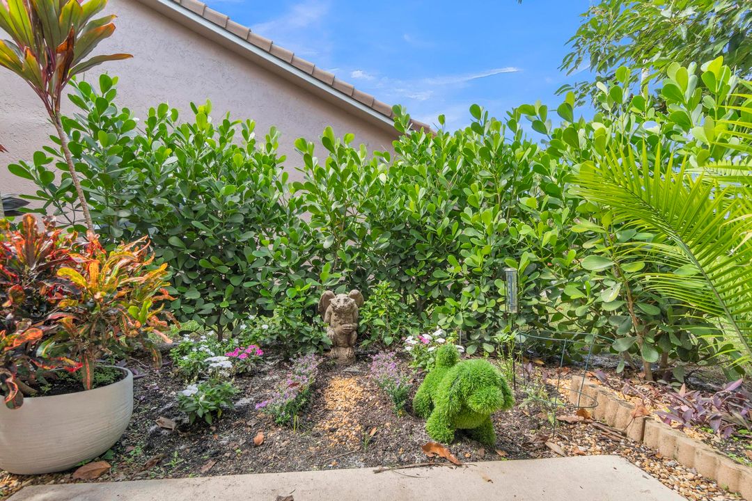 合同活跃: $799,950 (3 贝兹, 3 浴室, 2248 平方英尺)