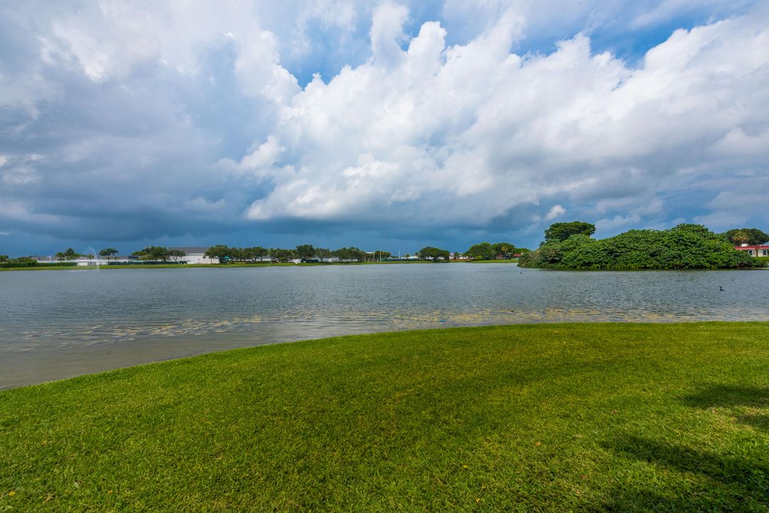 Под контрактом: $1,800 (1 спален, 1 ванн, 720 Квадратных фут)