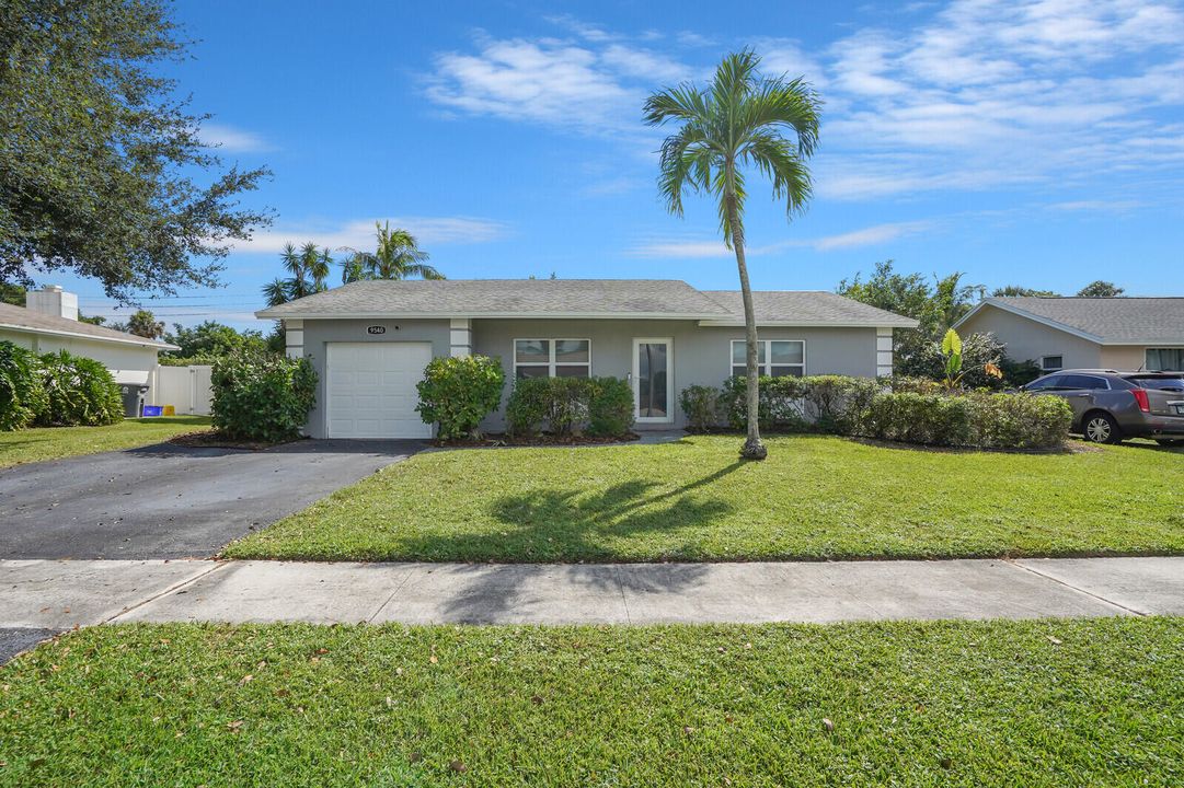 合同活跃: $499,900 (2 贝兹, 2 浴室, 1087 平方英尺)