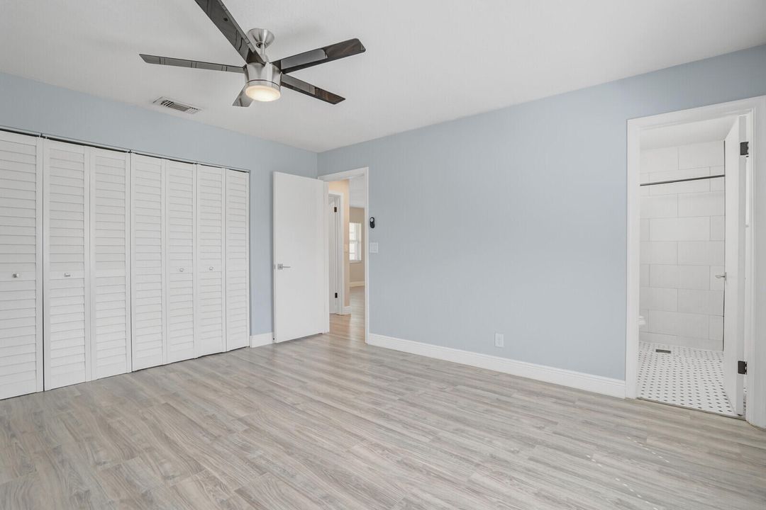 合同活跃: $499,900 (2 贝兹, 2 浴室, 1087 平方英尺)