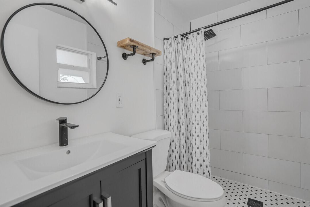 合同活跃: $499,900 (2 贝兹, 2 浴室, 1087 平方英尺)