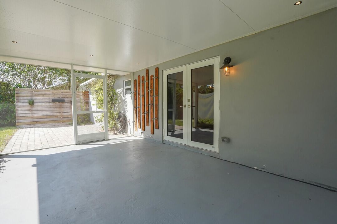 合同活跃: $499,900 (2 贝兹, 2 浴室, 1087 平方英尺)