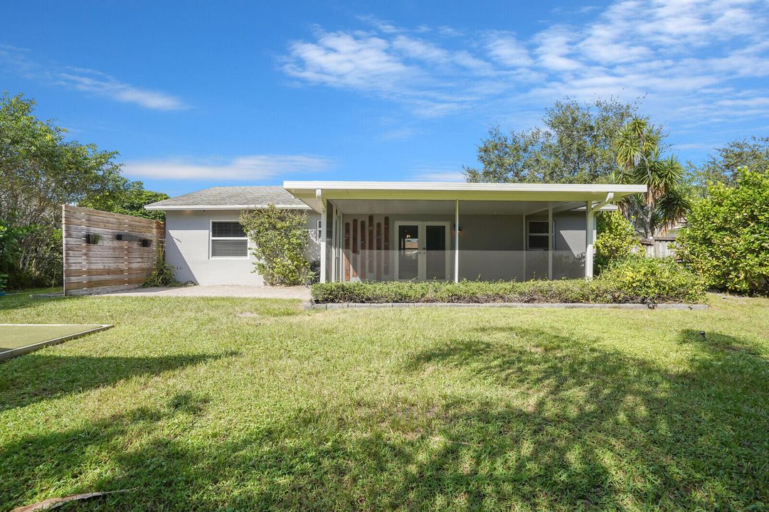 合同活跃: $499,900 (2 贝兹, 2 浴室, 1087 平方英尺)