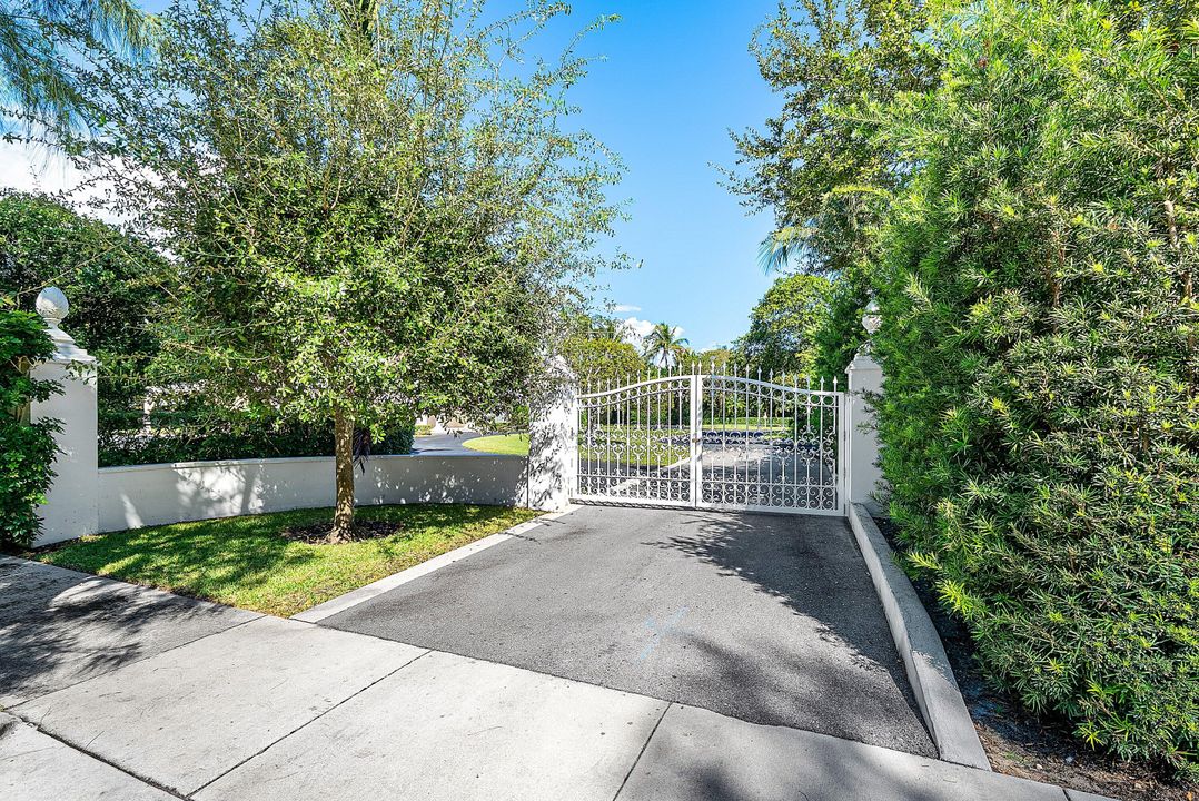 合同活跃: $35,000 (4 贝兹, 4 浴室, 3180 平方英尺)