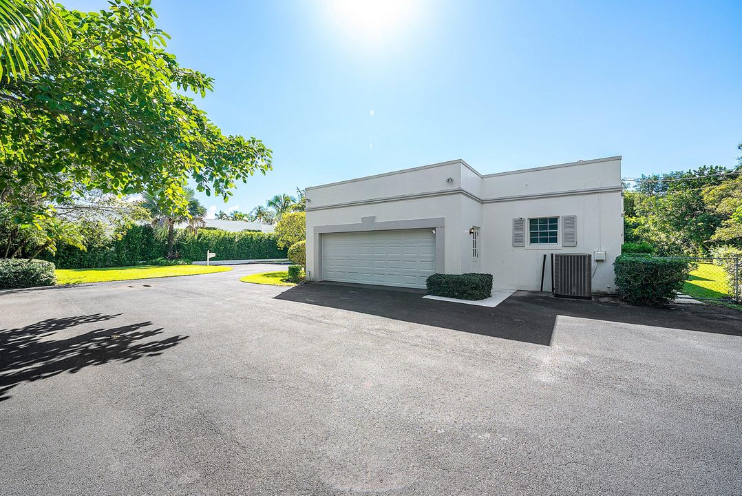 合同活跃: $35,000 (4 贝兹, 4 浴室, 3180 平方英尺)