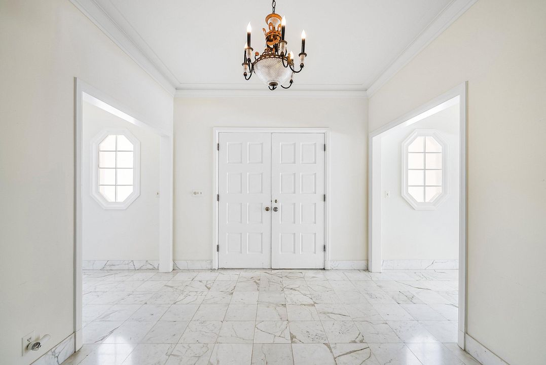 合同活跃: $35,000 (4 贝兹, 4 浴室, 3180 平方英尺)